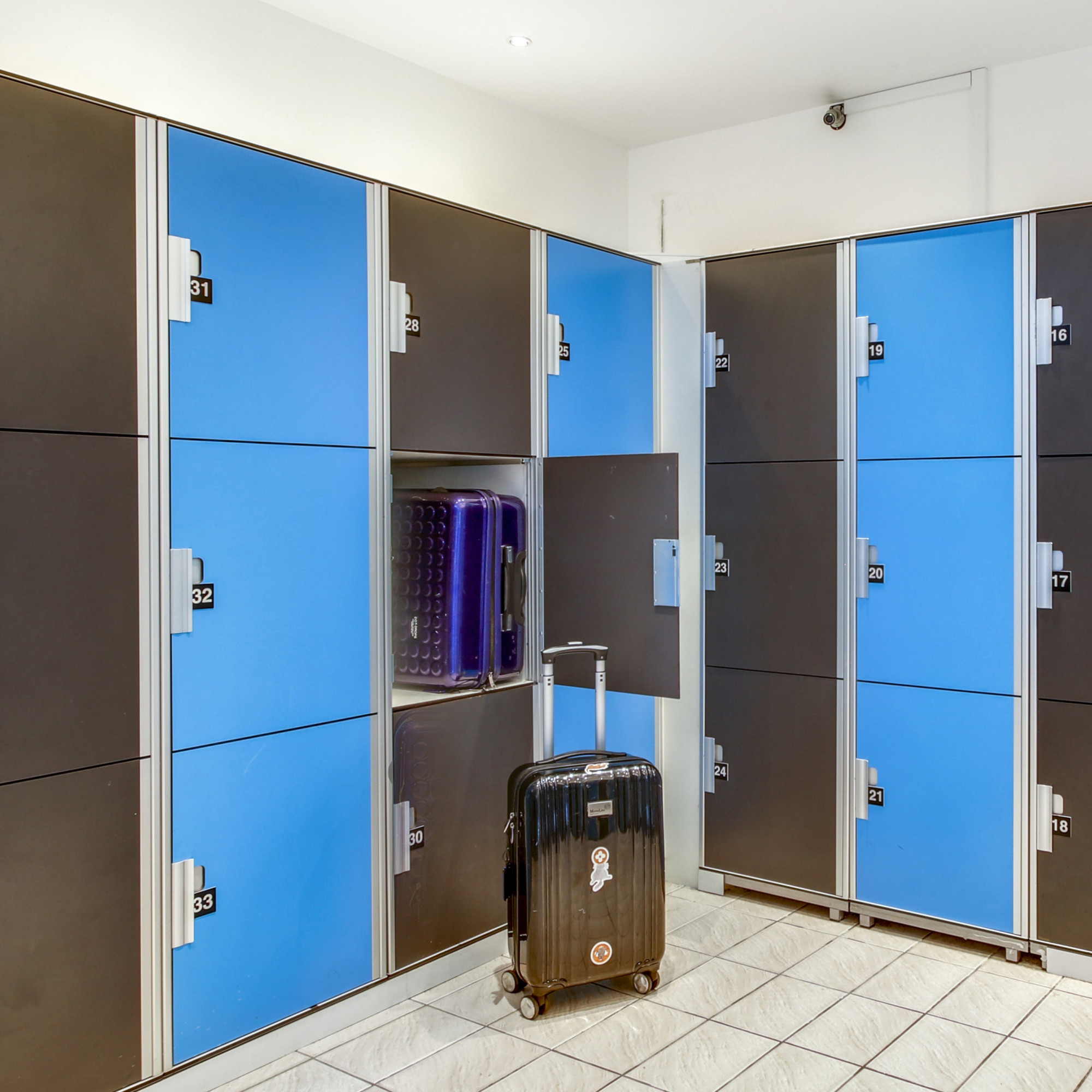 gare-est-left-luggage-locker.jpg